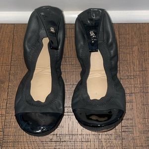 Yosi Samara, packable ballet flats, size 8, black, patent toe, leather,like new